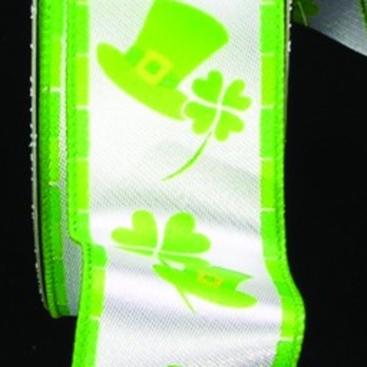The Ribbon People Green and White Shamrock Print Wired St. Patrick&#x27;s Craft Ribbon 1.5&#x22; x 40 Yards